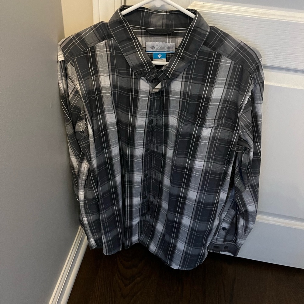 Mens button down shirt. Columbia. Large.